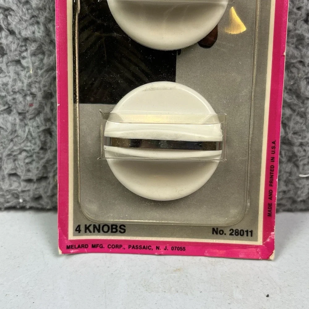 Vintage Melard Replacement Stove Knobs 4 Total‎ No. 28011 NOS